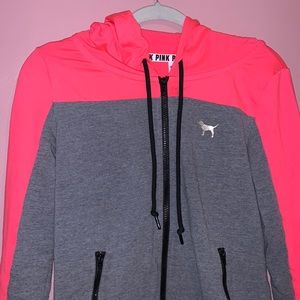 PINK VICTORIA’S SECRET SWEATER 💓